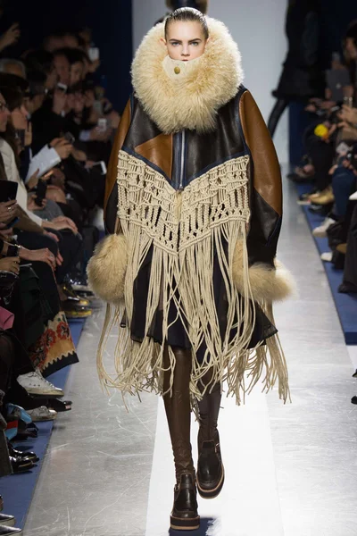 Look 14